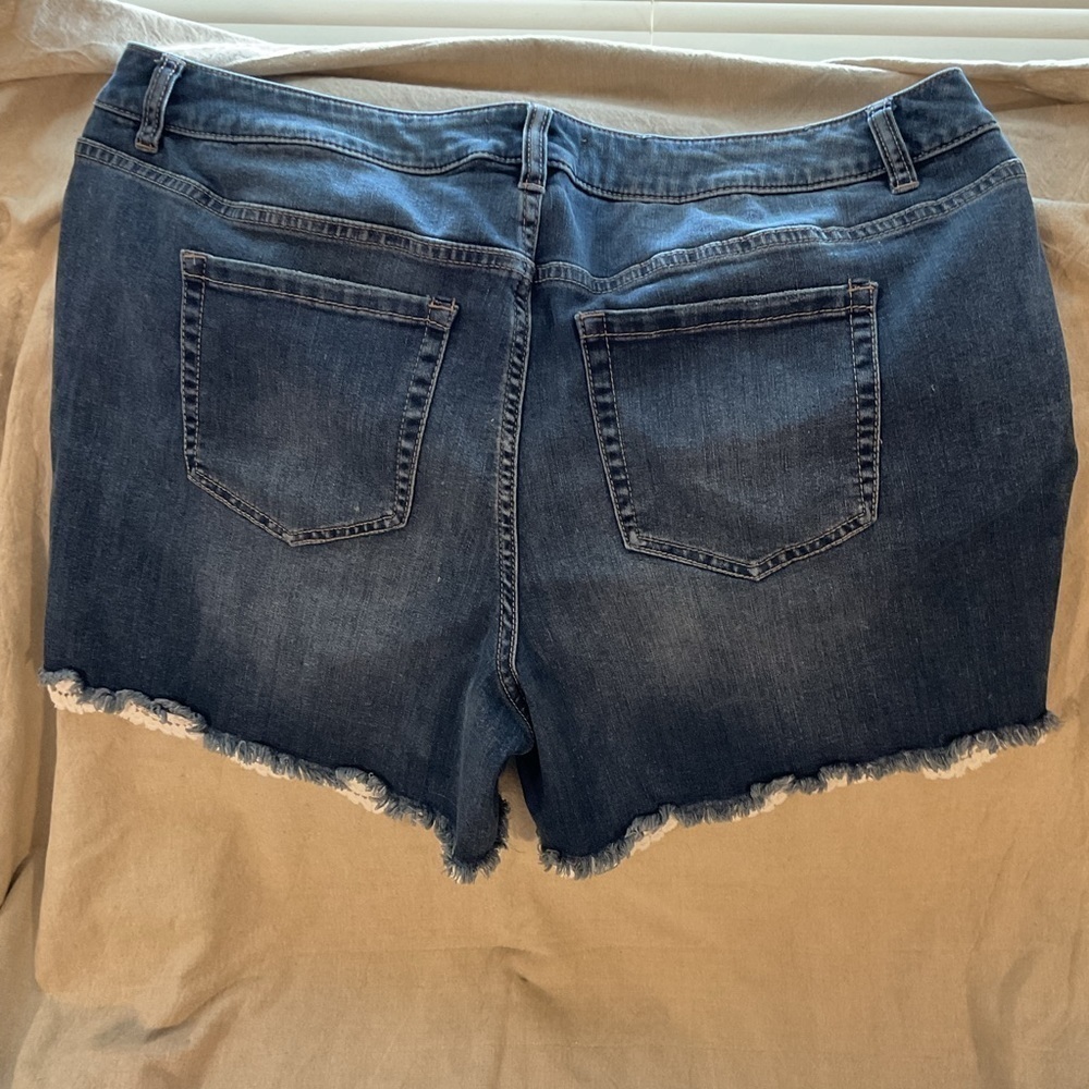 Lane Bryant Women’s Distressed Jean Girlfriend Shorts Lace Trim Mid Rise - Picture 2 of 9